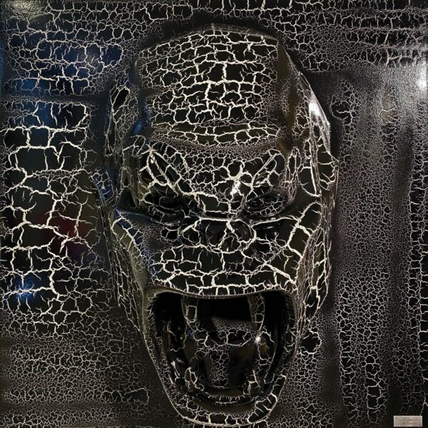 WILD KONG BAS RELIEF - Résine Crackled Chrome - Luminescent - Noir